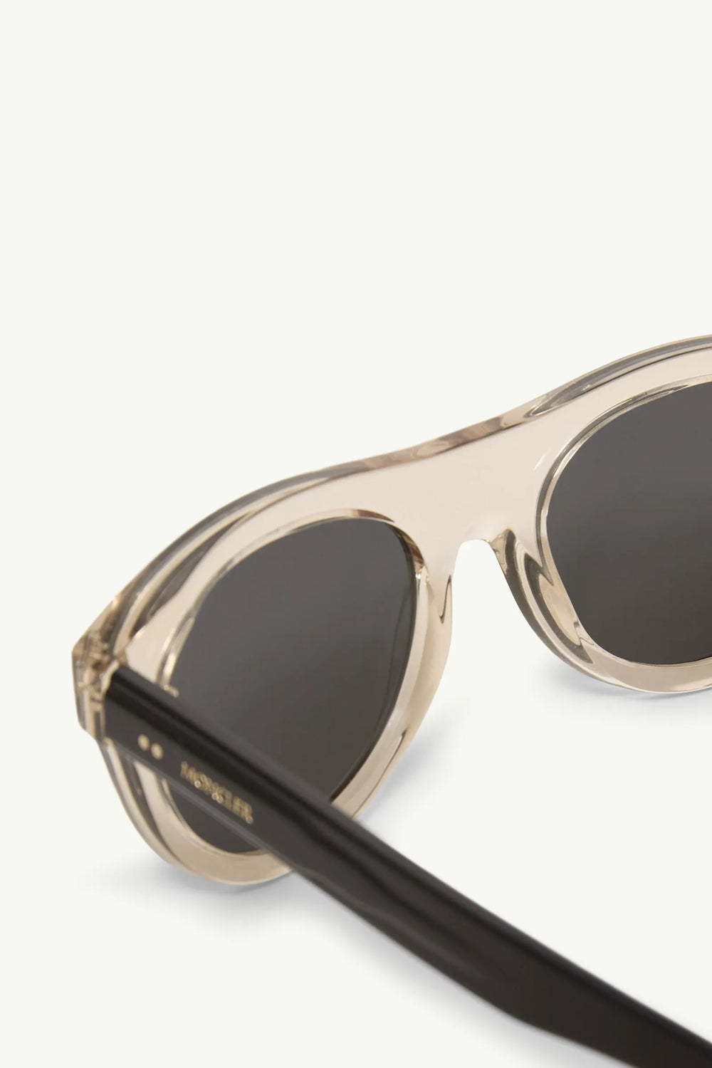 Shiny Transparent Off-white